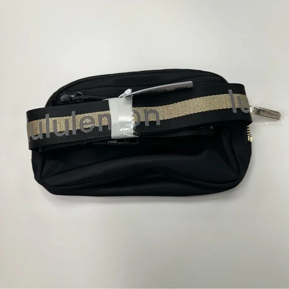 Rare LuluLemon Belt Bag - Picture 5 of 7